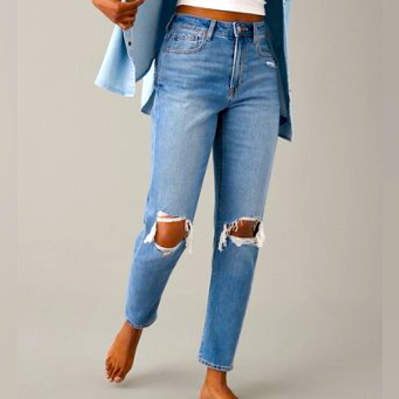 American Eagle Outfitters Denim - AE CURVY MOM JEAN size 12 distressed ripped knees med blue high waist